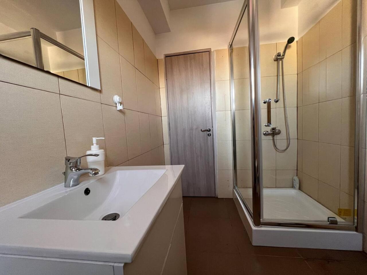 Gorgeous Apartment Near Old Town Bucarest Exterior foto